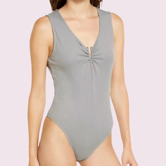 LOVE FIRE V-Neck Bodysuit Size Small 4-6 Women's Gray Metal Notch Ribbed Top - Picture 3 of 7